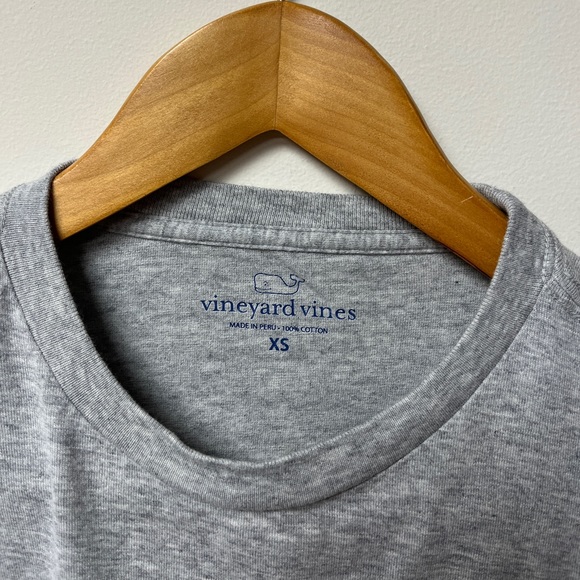 Vineyard Vines Shirt Mens XS Navy Christmas Wreath Graphic Long Sleeve Pocket T - Picture 3 of 3